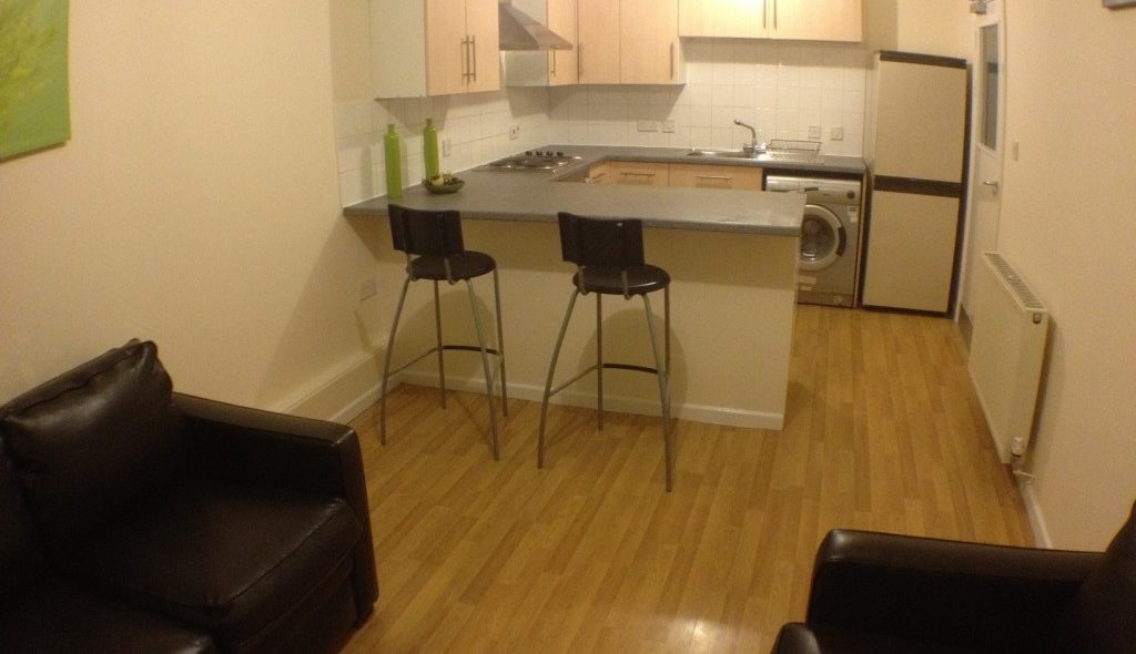 4-Bed Student Apartment – Radford Road, Hyson Green